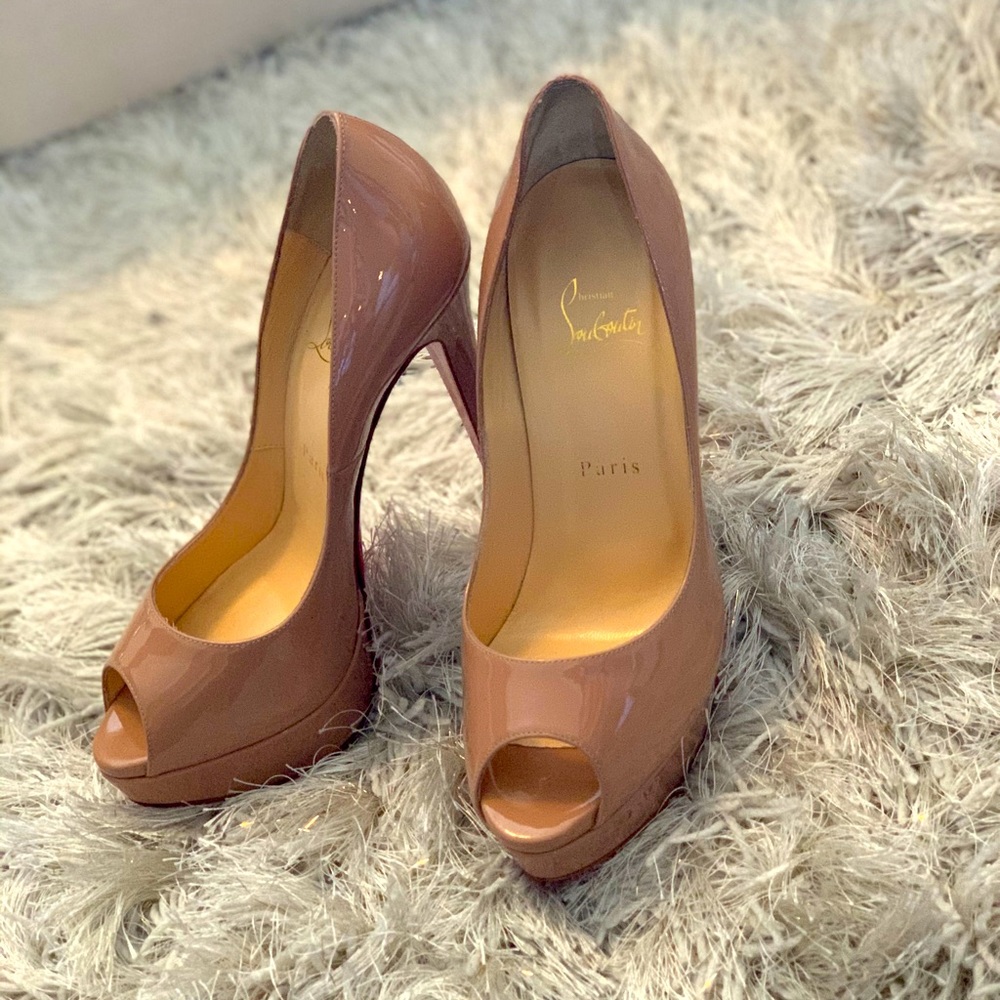 Christian Louboutin Nude/Beige